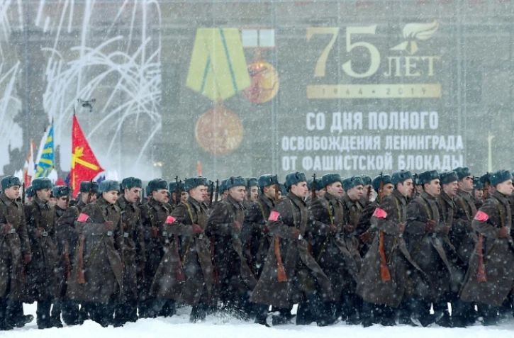 Commemoration ceremonies to mark the 75th anniversary of the lifting of the Nazi siege of Leningrad will include 2,500 servicemen in modern and period uniforms