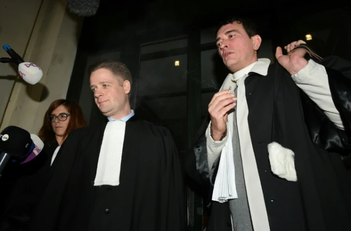 Henri Laquay (G) et Sebastien Courtoy, avocats belges de Mehdi Nemmouche, jihadiste français accusé de la tuerie au Musée juif de Bruxelles en 2014 quittent le palais de justice de Bruxelles le 20 décembre 2018