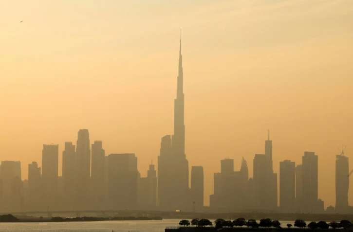 Brume de pollution sur Dubaï où se tient la COP28 sur le climat, le 4 décembre 2023