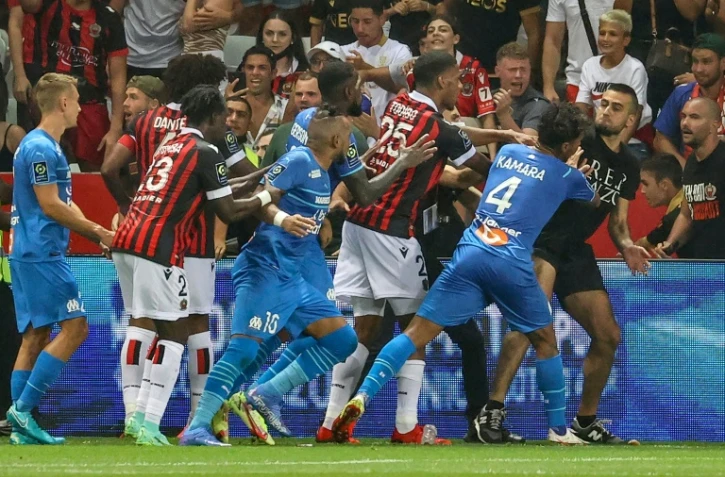 Bagarre générale entre joueurs et spectateurs pendant le match Nice-OM, le 22 août 2021 à Nice
