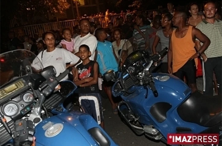Mercredi 6 Mai 2009

Juliano Verbard, le Petit Lys d'amour, ainsi que ses complices, Fabrice et Alexin Michel, ont été arrêtés ce mercredi