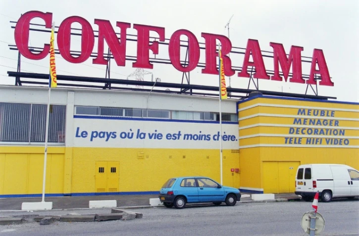 Conforama a relevé son offre publique d'achat de Darty pour la deuxième fois en moins de 24 heures, répliquant ainsi à la Fnac