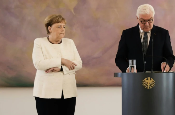 La chancelière allemande Angela Merkel assiste à un discours du président Frank-Walter Steinmeier (d) au cours duquel elle a été prise de tremblements, le 27 juin 2019 à Berlin