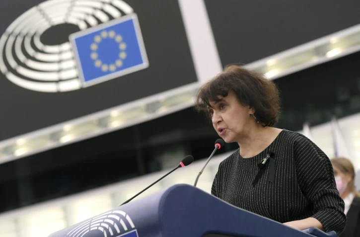 Chacune de vos pauses-café "coûte une vie",lance l'écrivaine ukrainienne Oksana Zaboujko devant le Parlement européen à Strasbourg, le 8 mars 2022