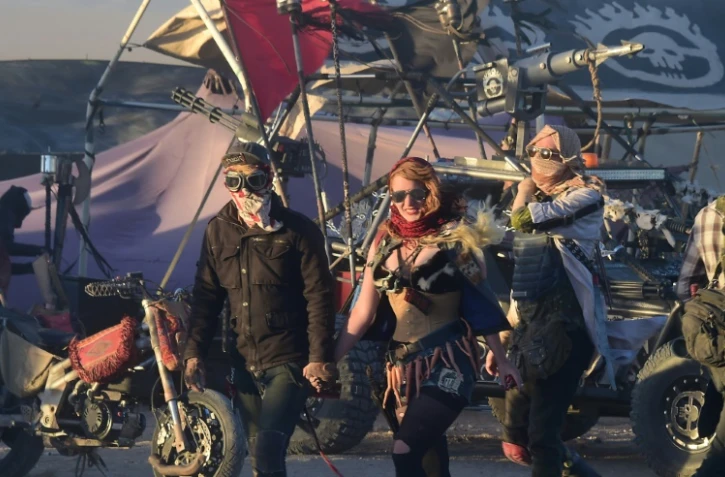 Des festivaliers le 23 septembre Wastelands Weekend en Californie, oĂą l'on se retrouve pour vouer un culte Ă "Mad Max"