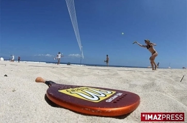 Beach tennis