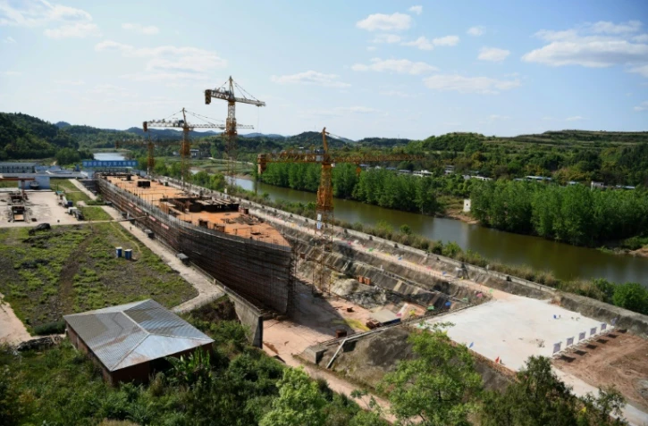 Le chantier de construction d'une réplique du Titanic, le 26 avril 2021 dans le district de Daying (Chine)