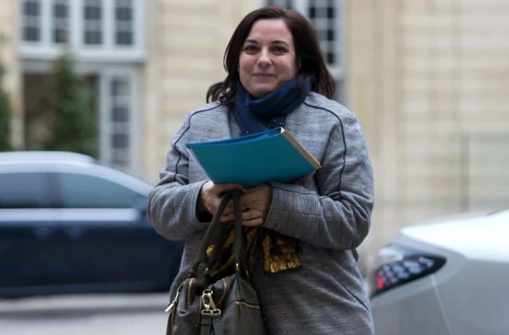 La ministre du Logement Emmanuelle Cosse (EELV) arrive à l'Hôtel Matignon à Paris, le 18 février 2016