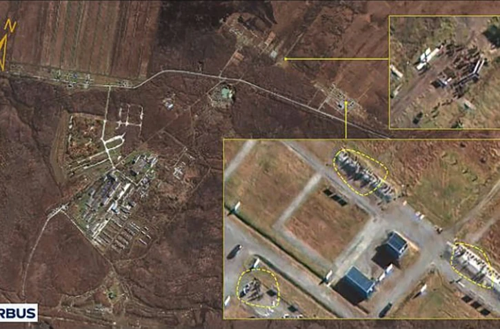Image satellite d'Airbus Defence and Space diffusée le 18 octobre 2024 par le renseignement sud-coréen, montrant selon lui la base militaire russe de Khabarovsk où sont stationnés des soldats nord-coréens