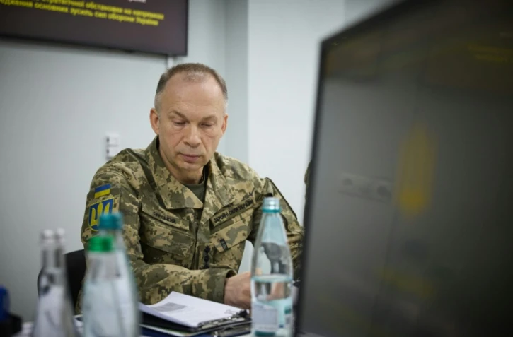 Photo prise et transmise le 22 mars 2025 par les services de la présidence ukrainienne montrant le commandant en chef des armées ukrainiennes Oleksandr Syrsky participant à une réunion à Kharkiv, la deuxième plus grande ville d'Ukraine 
