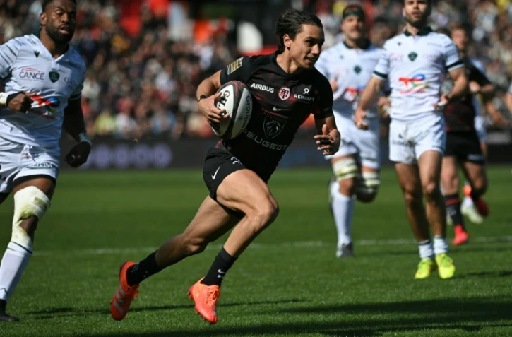 L'ailier italien de Toulouse Ange Capuozzo inscrit un triplé contre Pau lors de la 20e journée de Top 14 ,le 29 mars 2025 à Toulouse
