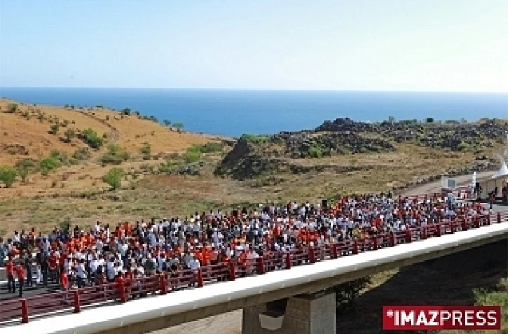 Les ouvriers de la route des Tamarins