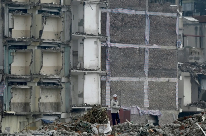 Un immeuble d'habitation démoli dans le cadre de grands travaux décidés par les autorités vietnamiennes pour la capitale Hanoï, le 18 mai 2026
