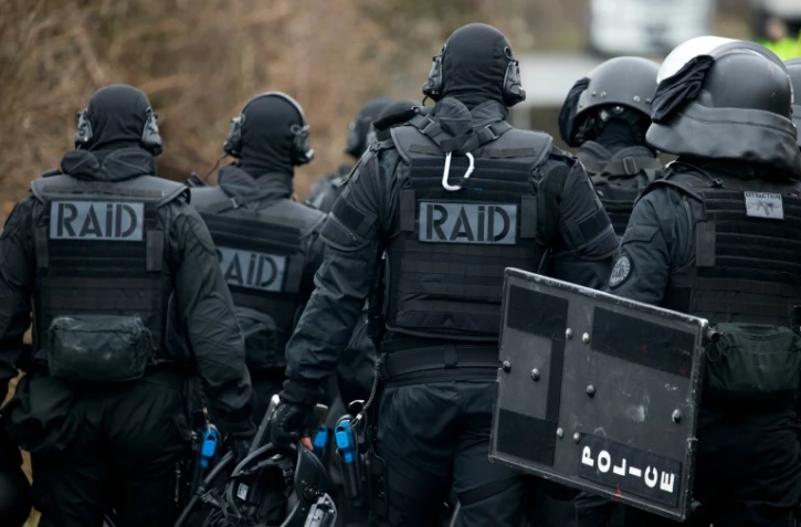 Des policiers du RAID à l'entraînement lors d'une simulation d'attaque terroriste  exercice le 30 mars 206 à Sens