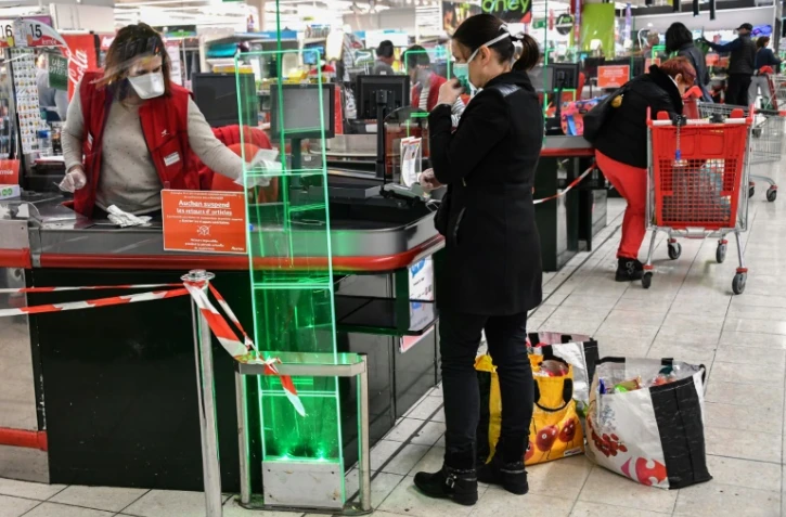 Caisse d'un supermarché à Montpellier le 30 mars 2020