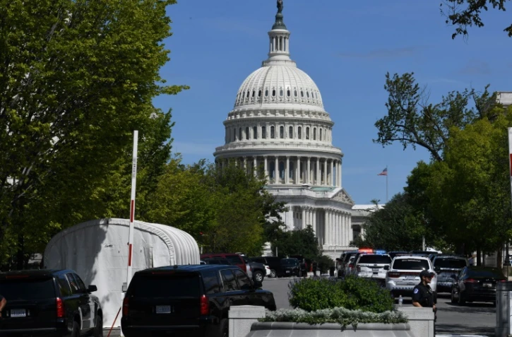 Des véhicules de police devant le Capitole, à Washington, où un homme dit avoir une bombe à bord de son véhicule, le 19 août 2021