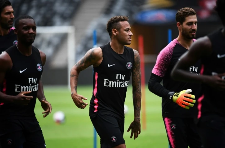 La star brésilienne du Paris SG Neymar (c) lors d'une séance d'entraînement la veille du Trophée des Champions, le 3 aôut 2018 à Shenzhen 