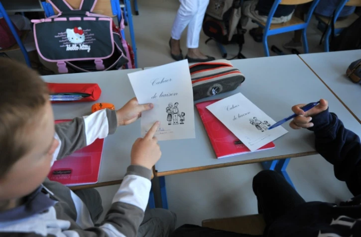 La scolarité deviendra obligatoire dès l'âge de 3 ans à partir de la rentrée 2019: voici la mesure phare qu'annoncera Emmanuel Macron en lançant mardi les Assises de l'école maternelle, a indiqué l'Elysée.