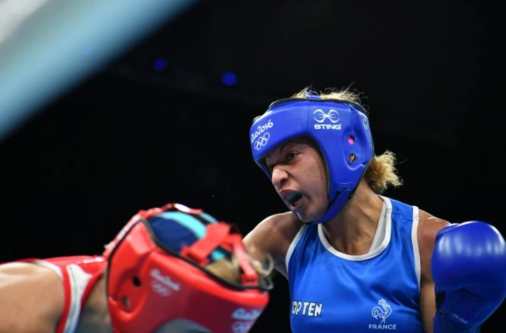 La Française Estelle Mossely (d) lors de sa demi-finale en moins de 60 kg, aux JO de Rio le 17 août 2016