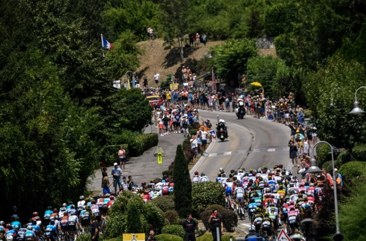 Le peloton lors de la 10e étape du Tour de France entre Annecy et Le Grand-Bornand, dans les Alpes, le 17 juillet 2018