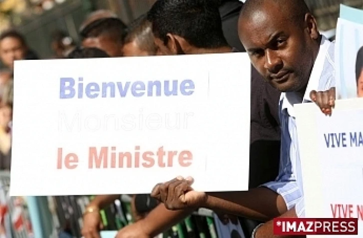 Jeudi 9 Juillet 2009

Bain de foule du  premier ministre François Fillon