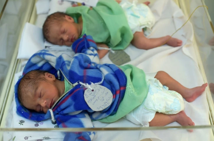 Des nouveaux-nés dans une maternité à Kaboul, le 26 décembre 2017, mais souvent faute de certificat de naissance officiel leur anniversaire sera célébré par facilité tous les 1ers janvier