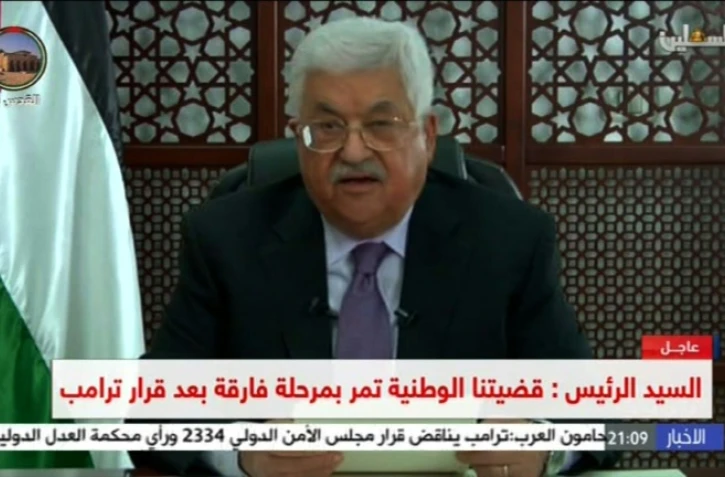 Capture d'écran prise de la télévision palestinienne montrant le président Mahmoud Abbas réagissant à la décision de Donald Trump de reconnaître Jérusalem comme capitale d'Israël, le 6 décembre 2017