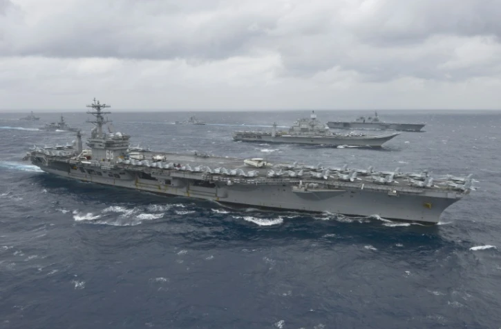 Le porte-avions Nimitz le 18 juillet 2017 dans le Golfe du Bengal, dans une photo diffusée par l'US Navy