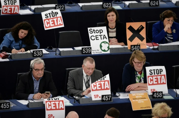 Des membres du Parlement européen participent à une session sur le Traité de libre-échange entre le Canada et l'Europe (CETA), le 26 octobre 2016 à Strasbourg