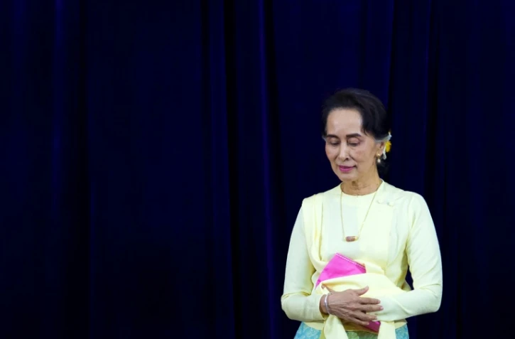 La dirigeante birmane Aung San Suu Kyi prononce un discours devant les étudiants le 29 août 2018 à l'université de Rangoun avant son renversement par l'armée