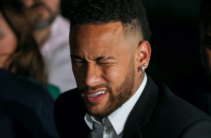 Neymar plutôt satisfait à la sortie de son audition devant le parquet de Saõ Paulo, le 13 juin 2019