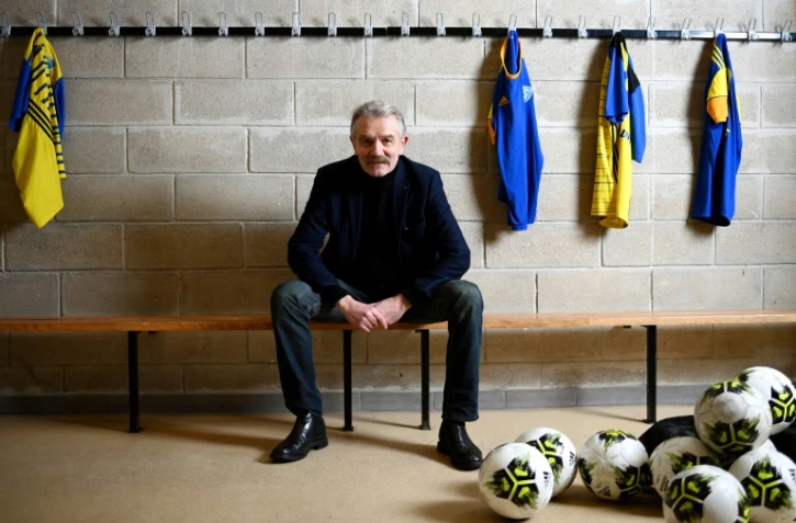 Le candidat à la présidence de la Fédération française de football Frédéric Thiriez donne une interview à Romainville, au nord-est de Paris, le 16 décembre 2020