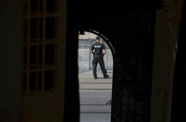 La police slovaque a ouvert une enquête le 26.02.2018 sur le meurtre du journaliste d'investigation Jan Kuciak qui a été découvert tué par balle à son domicile près de Bratislava.