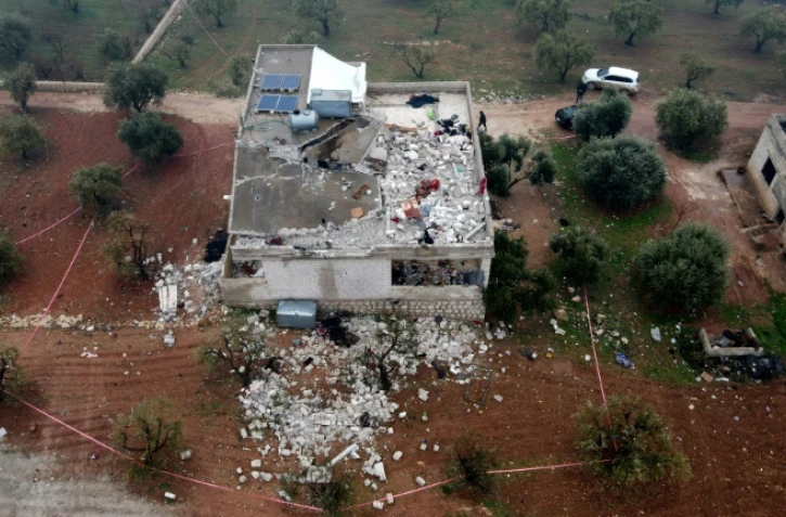 Vue aérienne de la maison du chef du groupe Etat islamique Abou Ibrahim al-Hachimi al-Qourachi contre laquelle un raid américain a eu lieu dans le village d'Atmé, dans le nord-ouest de la Syrie, le 4 février 2022