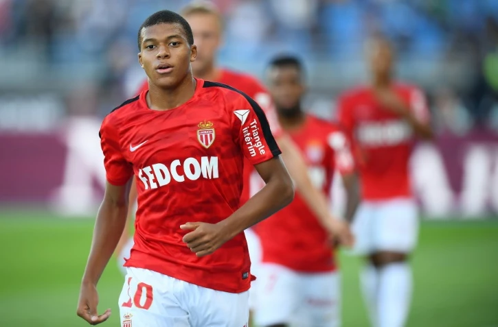 L'attaquant de Monaco Kylian Mbappé à l'échauffement avant le Trophée des champions contre le PSG, le 29 juillet 2017 à Tanger