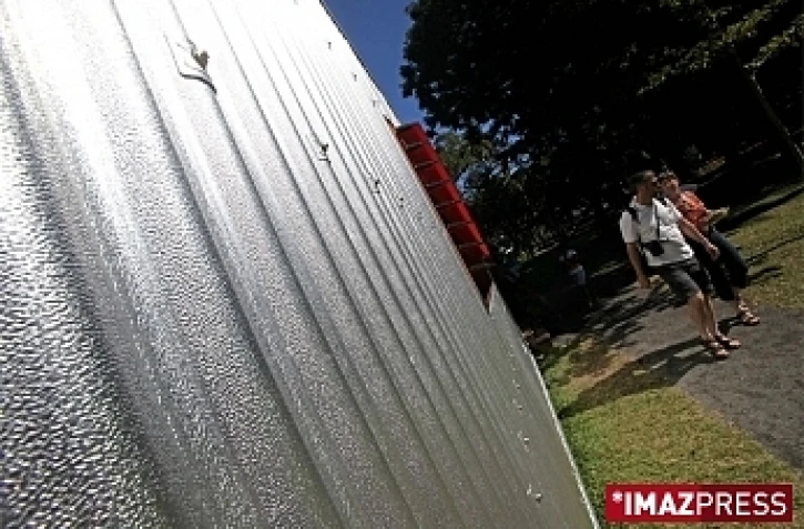 Implantée au jardin de l'État (Saint-Denis), la case DÉMÉTÉ est une maison équipée pour favoriser le développement durable grâce à des solutions innovantes.