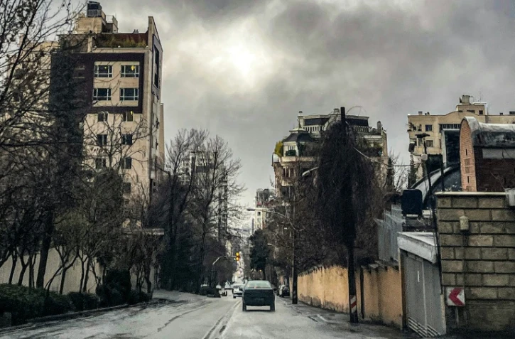 Une voiture dans une rue de Téhéran, le 8 mars 2026