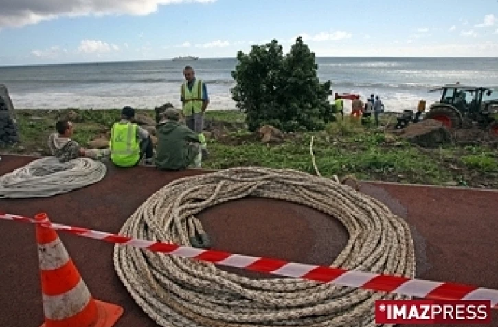 Mardi 28 juillet 2009

France Télécom procède à l'installation du LION (lower indian ocean network). Ce câble en fibres optiques relie Madagascar, La Réunion et Maurice