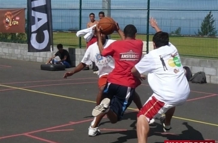 Mercredi 5 août 2009 Street Basket Tour au Tampon (photo: Arnaud de Ribas)