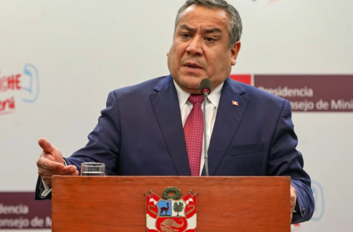 Le Premier ministre du Pérou, Gustavo Adrianzen, prononce un discours télévisé après sa prestation de serment le 6 mars 2024