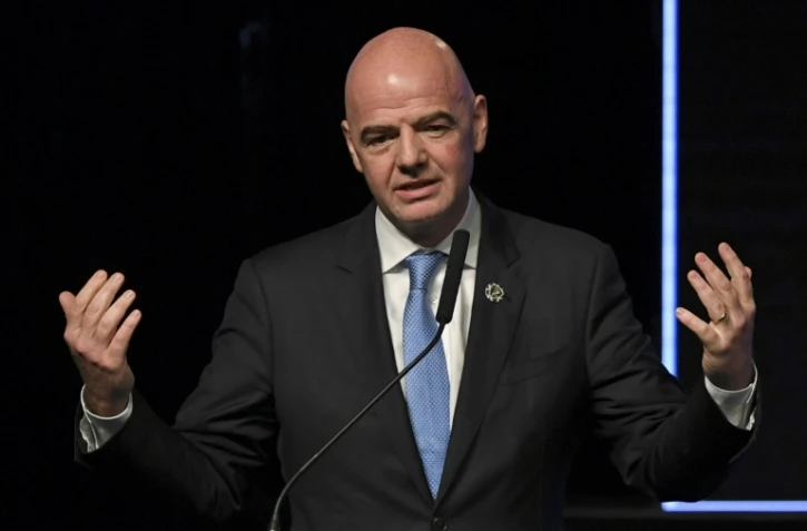 Le président de la FIFA Gianni Infantino prend la parole lors de la 68e réunion du Conseil Conmebol à Buenos Aires, le 12 avril 2018  
