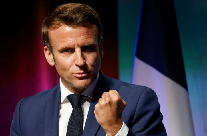 Le président français Emmanuel Macron fait un discours à l'ouverture du salon international de défense Eurosatory à Villepinte, près de Paris le l3 juin 2022