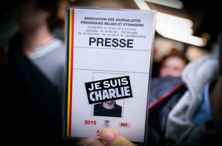 Une carte de presse avec la mention "Je suis Charlie" le 8 janvier 2015 à Bruxelles