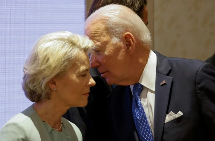 Le président américain Joe Biden s'entretient avec la présidente de la Commission européenne Ursula von der Leyen à New Delhi, le 9 septembre 2023