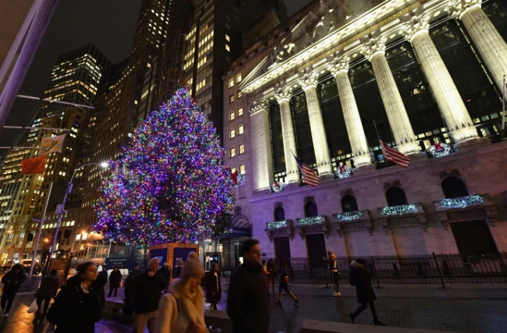 La bourse de New York illuminée pour les fêtes de fin d'année