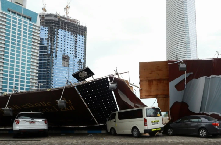 Des dégâts matériels après des intempéries à Abou Dhabi, le 9 mars 2016 
