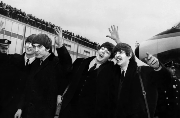 Les Beatles à leur arrivée à l'aéroport John F. Kennedy, le 7 février 1964 à New York
