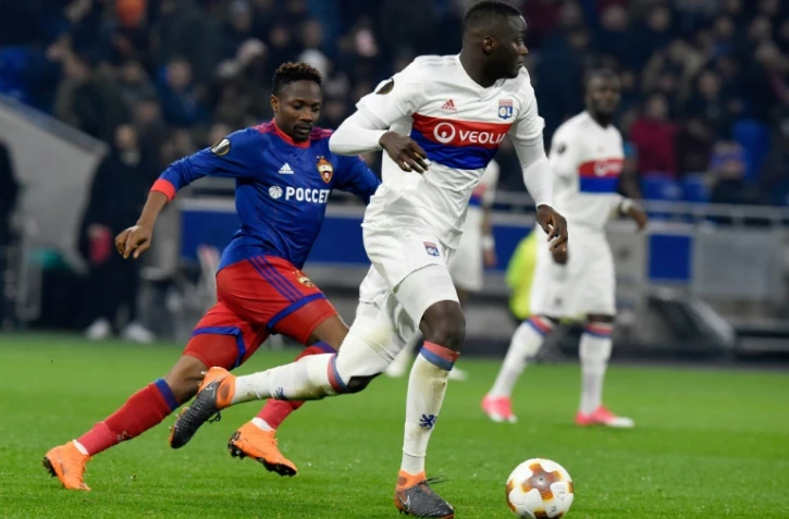 Le défenseur lyonnais Mouctar Diakhaby contre le CSKA Moscou en Europa League le 15 mars 2018 à Décines-Charpieu, près de Lyon