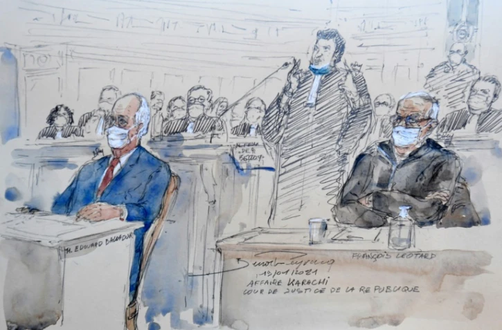 Edouard Balladur (G) et François Léotard (D) devant la Cour de justice de la République, le 19 janvier 2021 à Paris