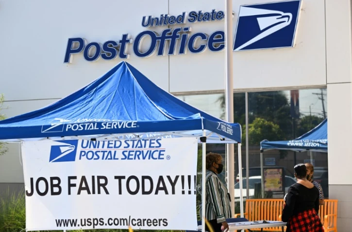 Un salon de l'emploi organisé les services postaux américains, le 18 juillet 2022 à Inglewood, en Californie